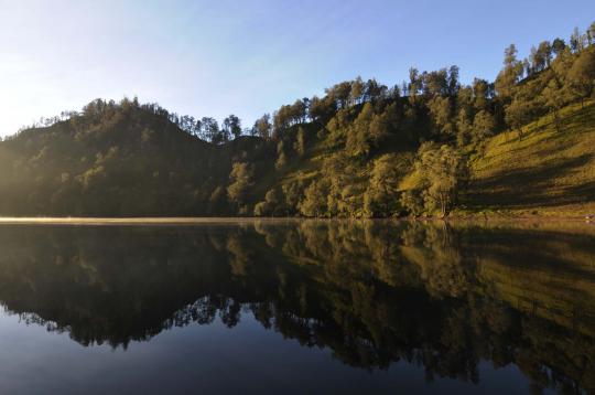Menikmati indahnya Danau Ranu Kumbolo