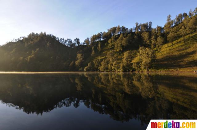Foto Menikmati Indahnya Danau Ranu Kumbolo Merdeka Com