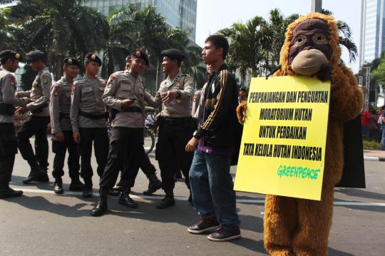 Demo Greenpeace tuntut perpanjangan moratorium hutan