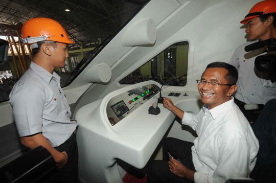 Dahlan Iskan hadiri launching kereta monorail di Madiun