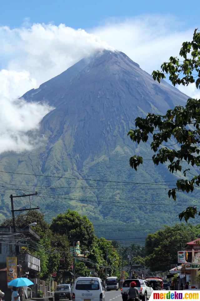 Foto : Gunung Mayon meletus, 4 pendaki tewas terjebak abu 