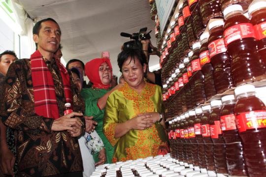 Ketika Jokowi dikelilingi wanita Betawi
