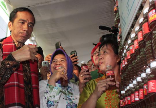 Ketika Jokowi dikelilingi wanita Betawi