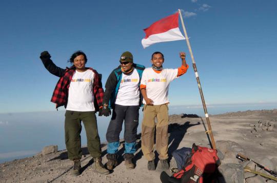 Tim pendaki merdeka.com taklukkan Gunung Semeru