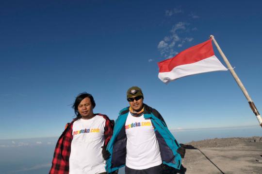 Tim pendaki merdeka.com taklukkan Gunung Semeru