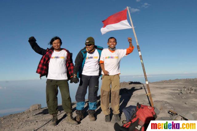 Foto : Tim pendaki merdeka.com taklukkan Gunung Semeru 