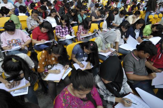 Ratusan calon mahasiswa ikuti Try Out Akbar 2013 di GBK