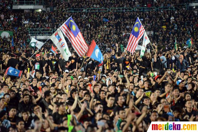 Foto : Puluhan ribu pendukung Anwar Ibrahim protes hasil 