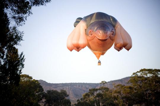 Melihat 'Skywhale' balon udara terbesar di dunia