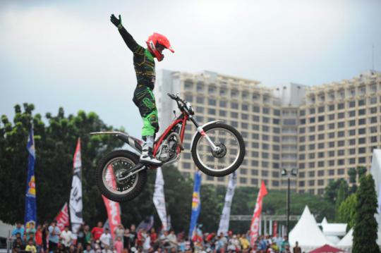 Atraksi freestyle ramaikan acara Oto Bursa 'Tumplek Blek' 2013