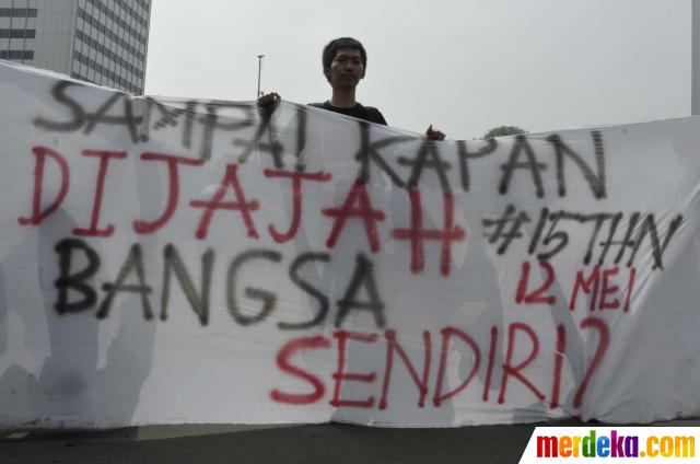 Foto Ratusan Mahasiswa Gelar Aksi Damai 15 Tahun Tragedi Trisakti 98