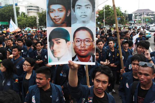 Mahasiswa Trisakti gelar peringatan Tragedi '98 di depan Istana