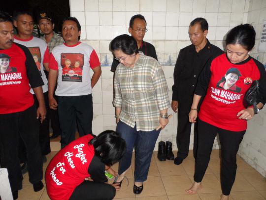 Usai kampanyekan Ganjar, Megawati ziarah ke makam Sunan Kalijogo