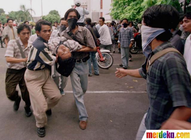 Foto : Mengenang 15 Tahun Penjarahan Dan Kerusuhan Mei '98| Merdeka.com