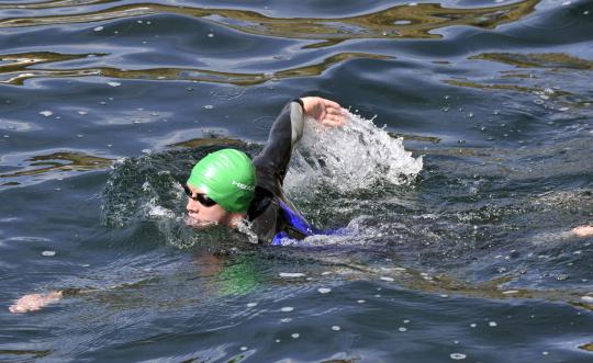 Perlombaan renang seberangi danau sepanjang 7 km