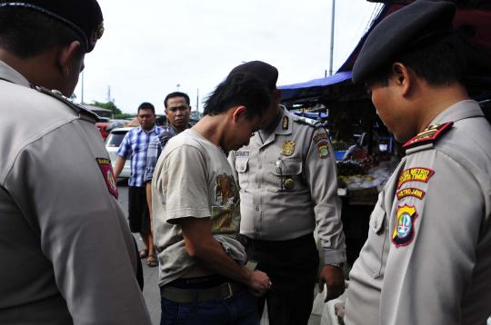 Razia gabungan, polisi tangkap 10 preman