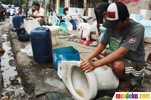 barang unik di bandung Foto Kisah penjual kloset bekas di kawasan Manggarai 