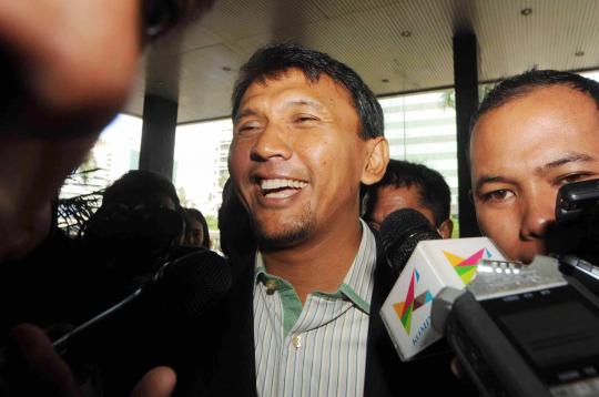 Diperiksa KPK, Gubernur Sumut banyak tersenyum