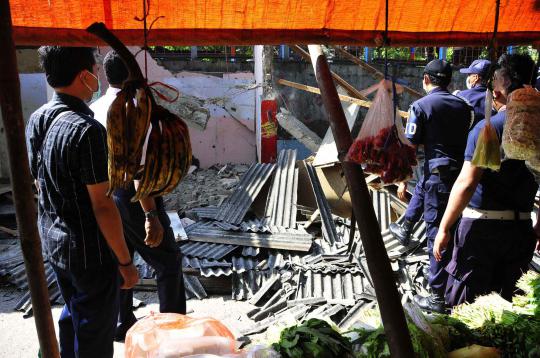 Puluhan kios pedagang di Stasiun Pasar Minggu dibongkar