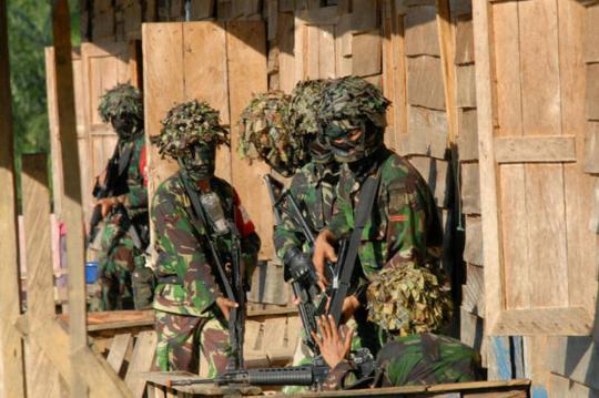 Aksi pasukan Kostrad di Latgab TNI 2013