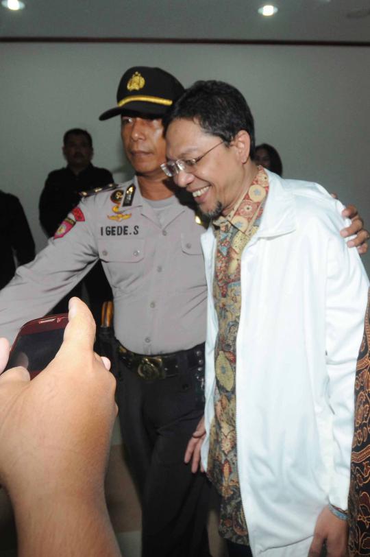 Ahmad Fathanah tertawa sumringah