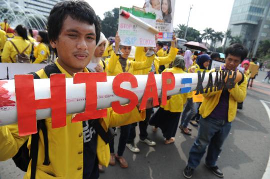 Puluhan mahasiswa demo anti-rokok di Bundaran HI