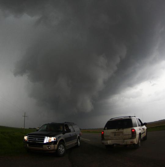 Ini wujud tornado dan petir yang menerjang wilayah Amerika