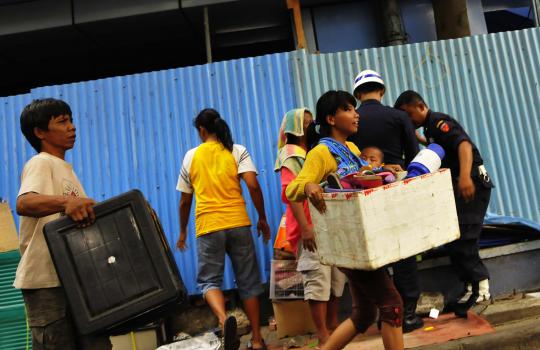 Puluhan kios di Stasiun Juanda dibongkar petugas PT KAI