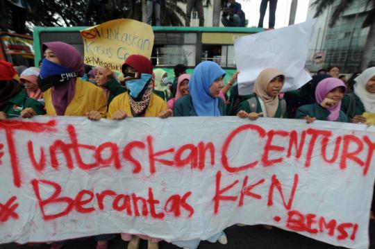Ratusan mahasiswa demo kasus Century di Bundaran HI