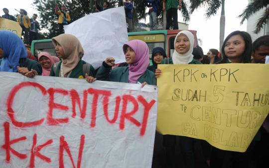 Ratusan mahasiswa demo kasus Century di Bundaran HI