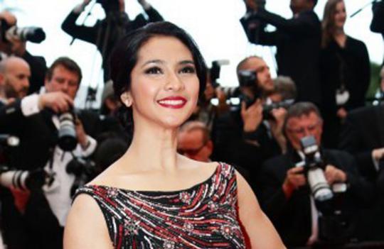 Maudy Koesnaedi tampil cantik di Festival Film Cannes Prancis