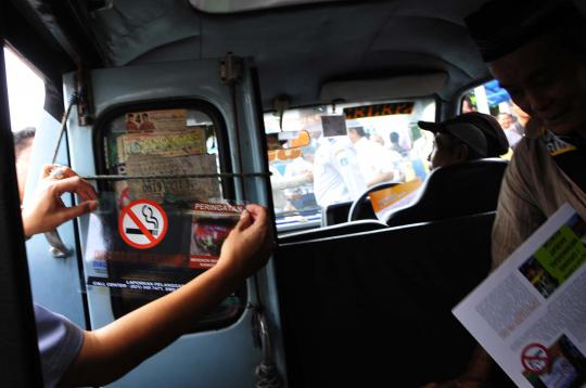Aktivis gelar kampanye larangan merokok di angkutan umum