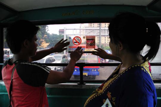 Aktivis gelar kampanye larangan merokok di angkutan umum