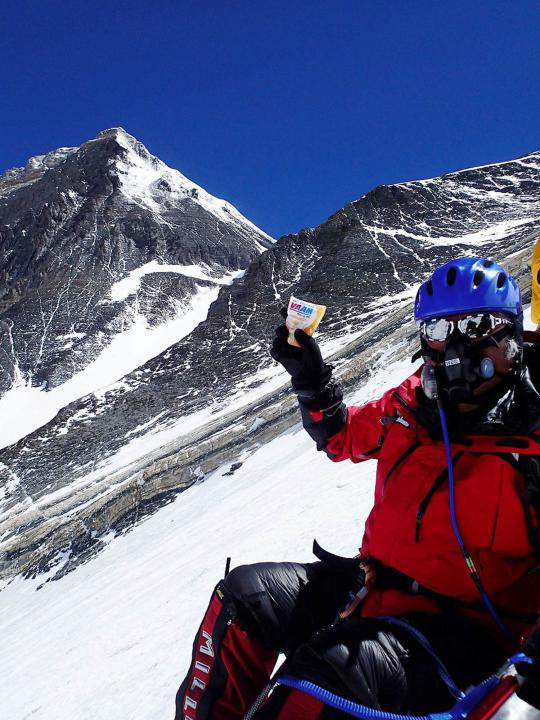 Pria berusia 80 tahun berhasil taklukkan Gunung Everest