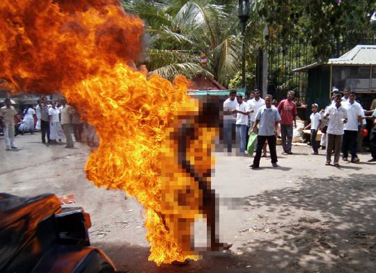 Gelar aksi protes, seorang biksu Sri Lanka nekat membakar diri