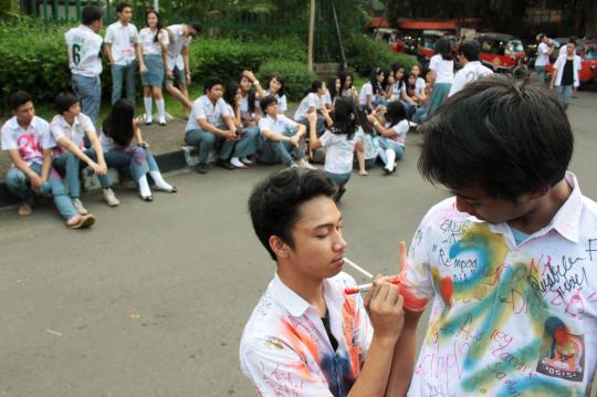 Ritual corat coret seragam pasca pengumuman hasil UN