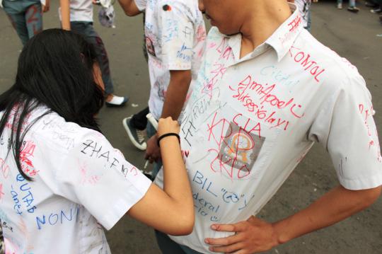 Ritual corat coret seragam pasca pengumuman hasil UN