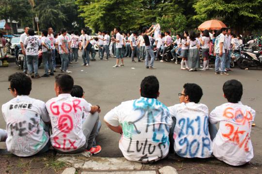 Ritual corat coret seragam pasca pengumuman hasil UN