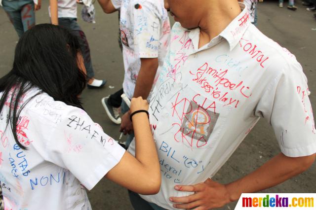 Foto Ritual Corat Coret Seragam Pasca Pengumuman Hasil Un