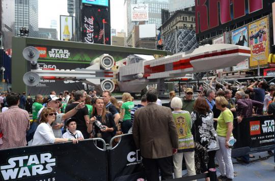 Pesawat lego Star Wars terbesar sejagat