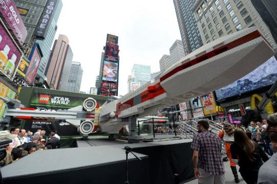 Pesawat lego Star Wars terbesar sejagat