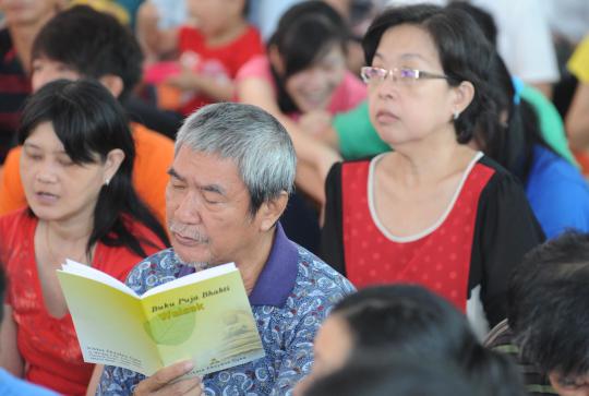 Kekhusyukan ratusan umat Buddha peringati Hari Raya Waisak