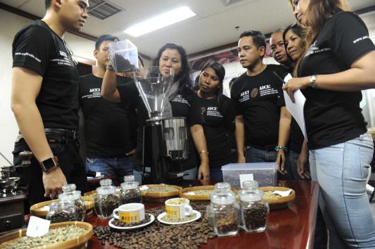 Asyiknya ikuti pelatihan meracik kopi