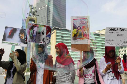 Aktivis mahasiswa gelar aksi larang iklan rokok di Bundaran HI