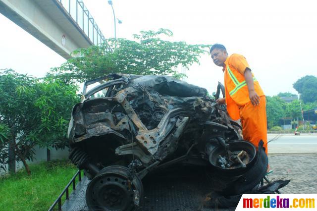 Foto : Mobil Terios tak berbentuk usai terbakar di ruas 