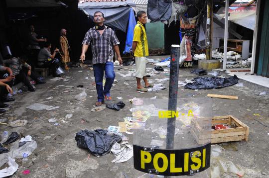 Puluhan kios pedagang Stasiun Duri dibongkar