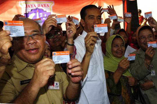 Jokowi bagikan 1,7 juta Kartu Jakarta Sehat