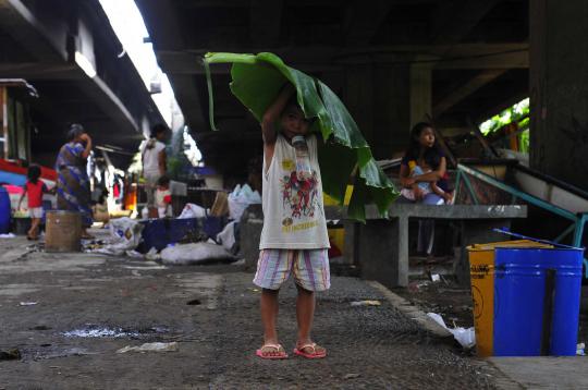 Potret kemiskinan & anak-anak warga kolong jembatan Jelambar