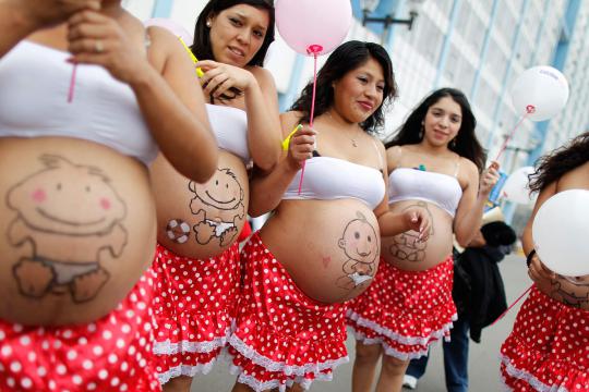 Aksi ibu hamil di perayaan 