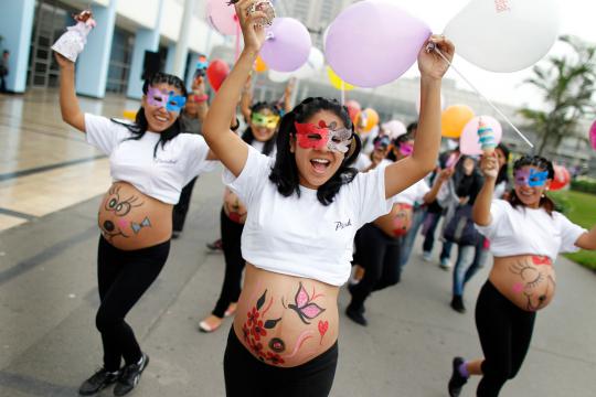 Aksi ibu hamil di perayaan 
